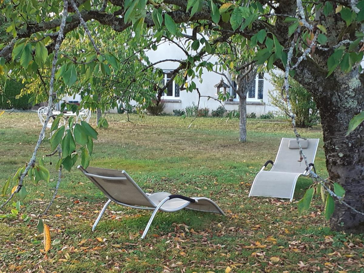 Les Trois Charmes Hotel Chaucenne Bagian luar foto